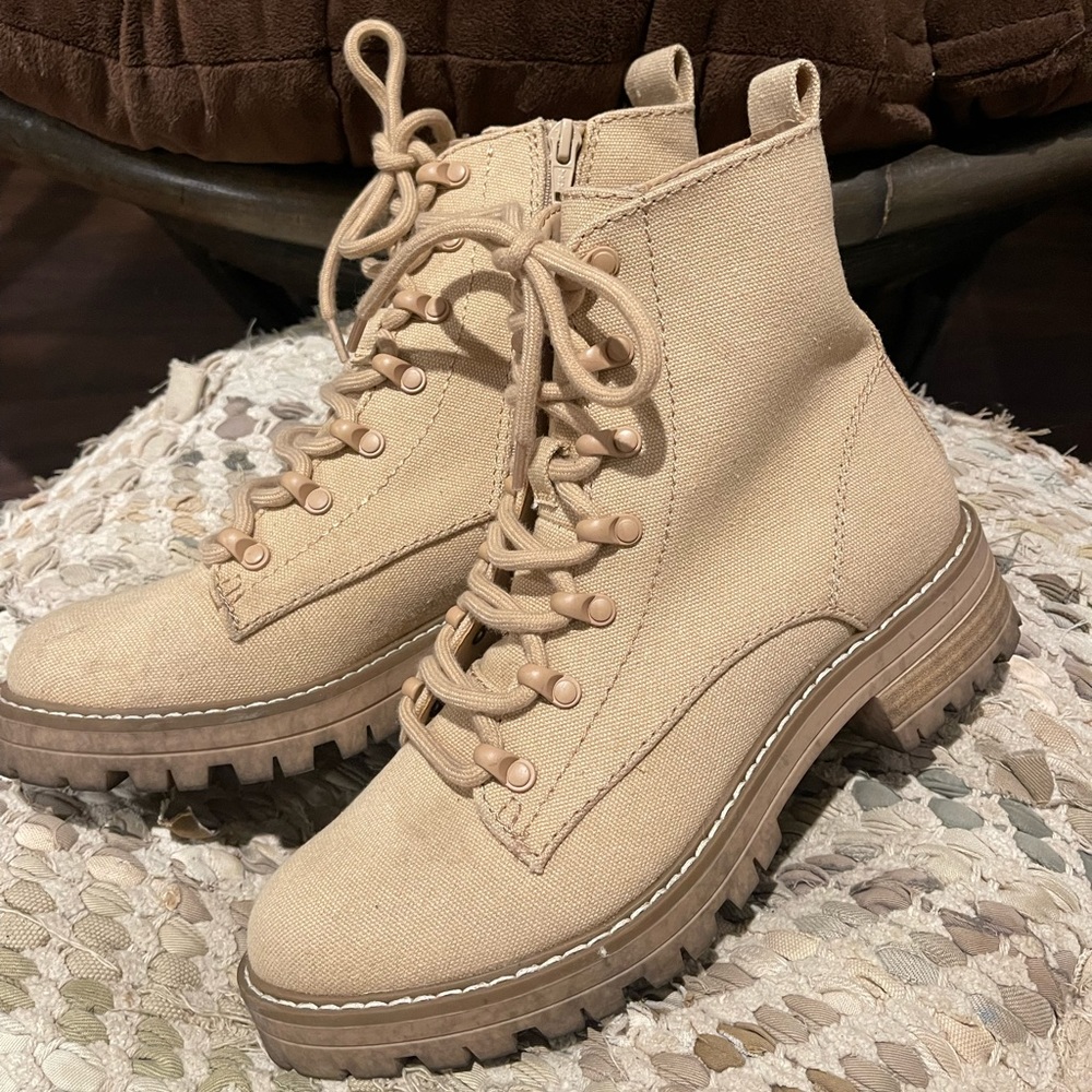 Combat boots